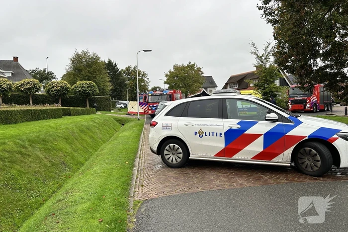 Vrouw probeert rollende auto tegen te houden maar overlijdt