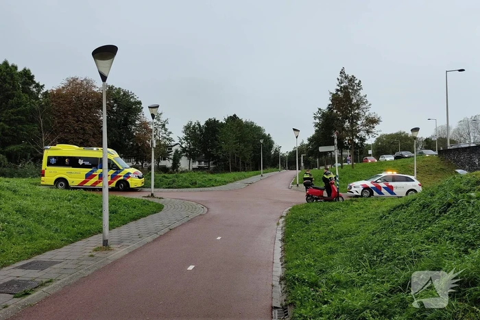 Persoon ten val met scooter