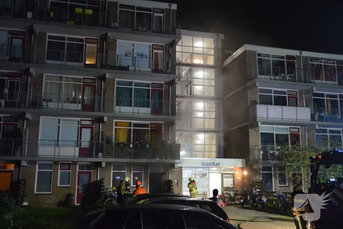 Flat ontruimd door felle brand