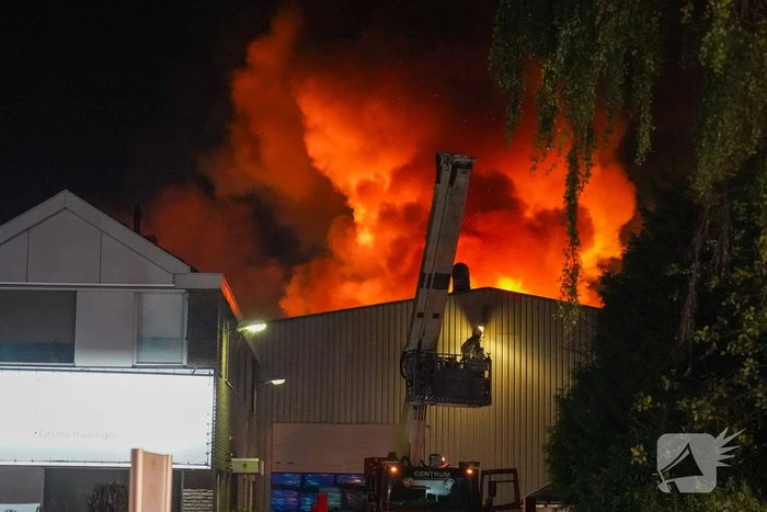 Zeer grote brand in een loods