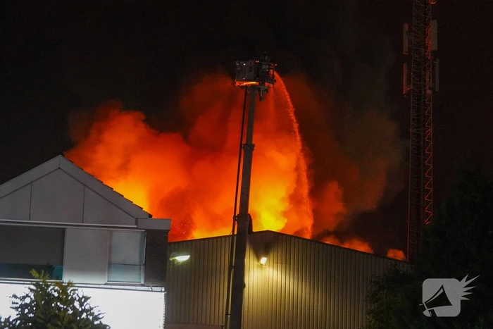 Zeer grote brand in een loods
