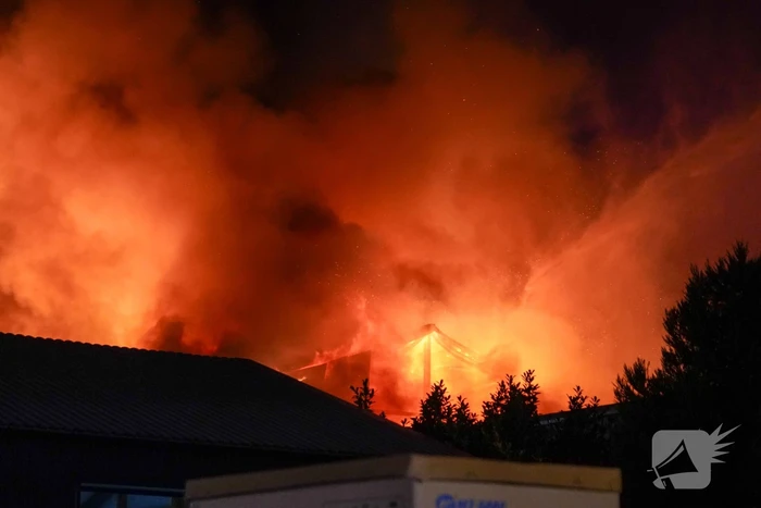 Zeer grote brand in een loods