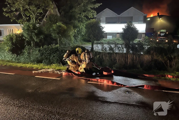 Zeer grote brand in een loods