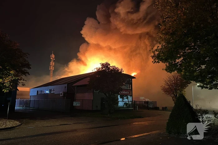 Zeer grote brand in een loods