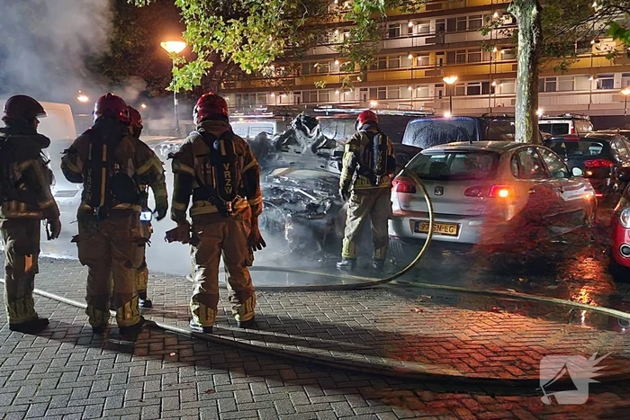 Veel schade door uitslaande autobrand