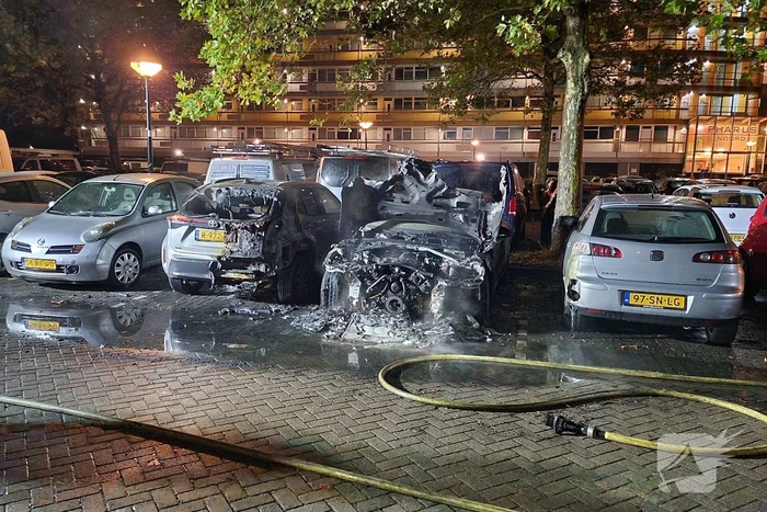 Veel schade door uitslaande autobrand