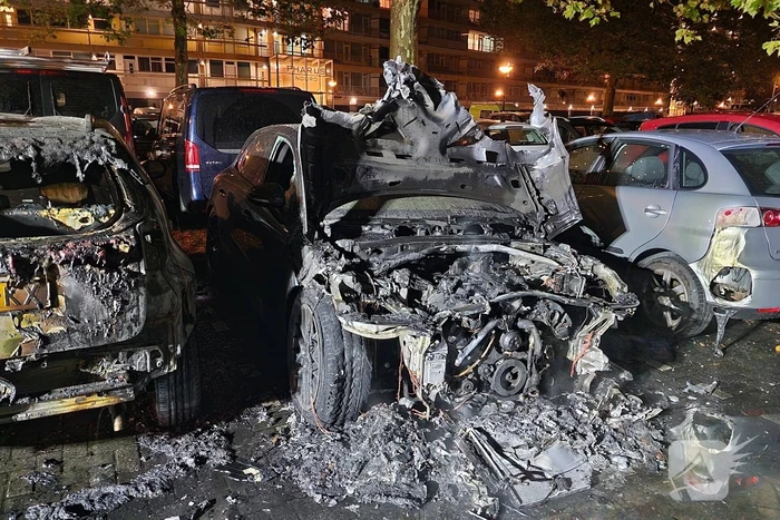 Veel schade door uitslaande autobrand