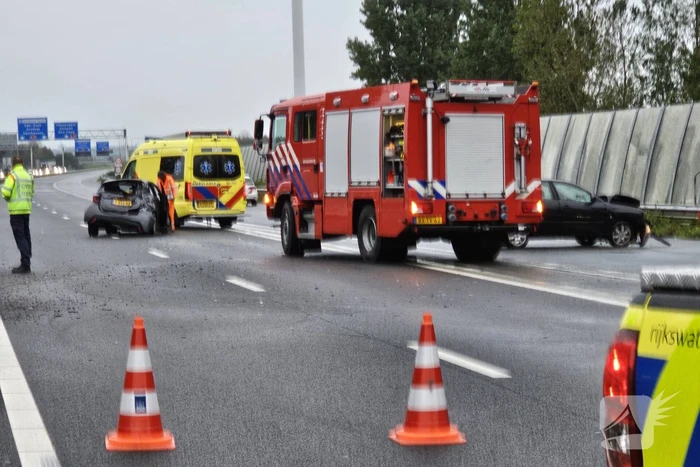 Voertuigen zwaar beschadigd na ongeval op snelweg