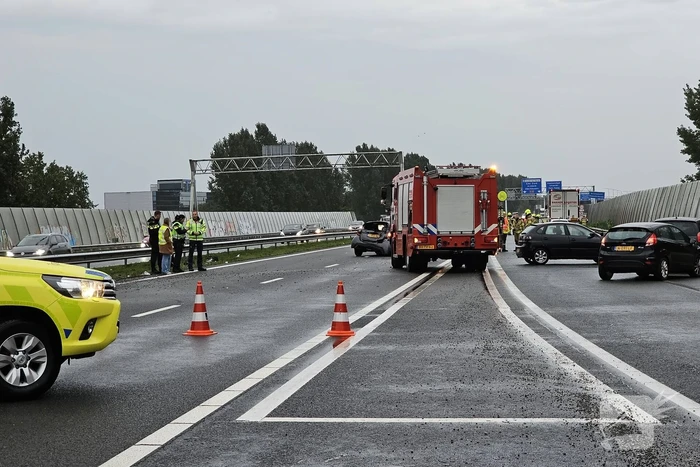 Voertuigen zwaar beschadigd na ongeval op snelweg