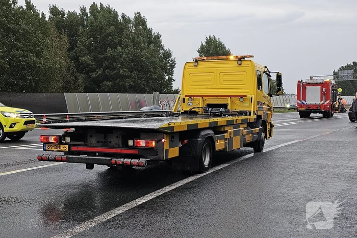 Voertuigen zwaar beschadigd na ongeval op snelweg