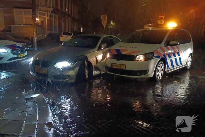 Politieauto in botsing met personenauto