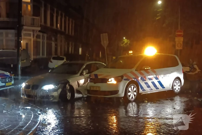 Politieauto in botsing met personenauto