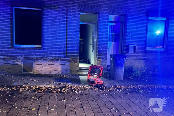 Bewoner naar ziekenhuis bij woningbrand