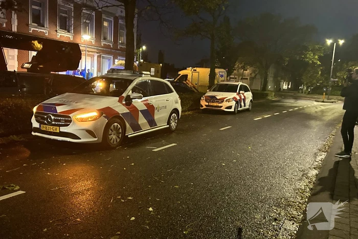 Bewoner naar ziekenhuis bij woningbrand