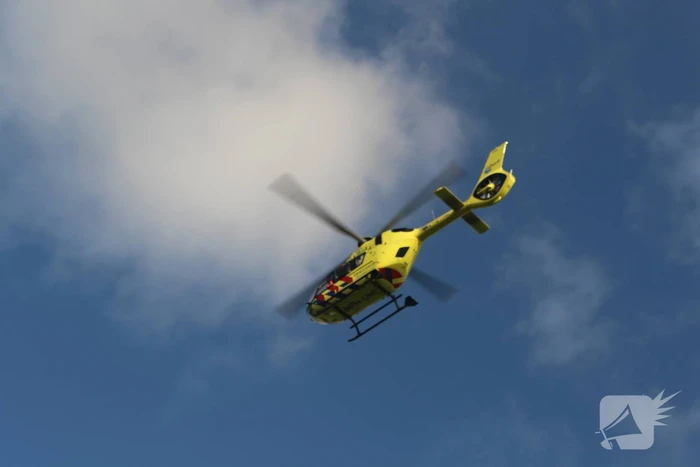 Auto raakt te water, traumahelikopter ingezet