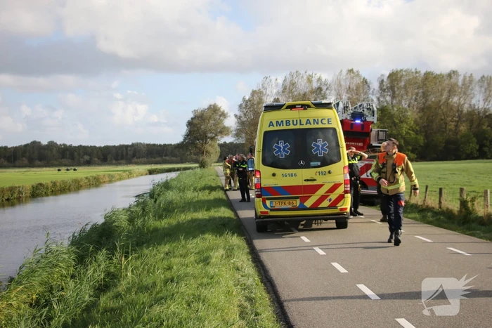 Auto raakt te water, traumahelikopter ingezet