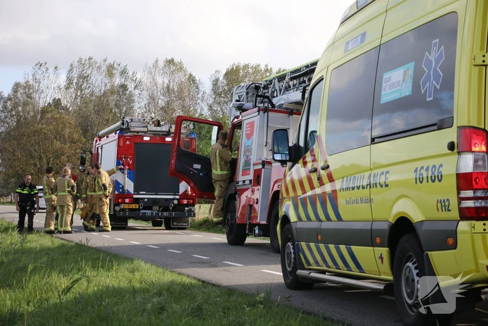Auto raakt te water, traumahelikopter ingezet