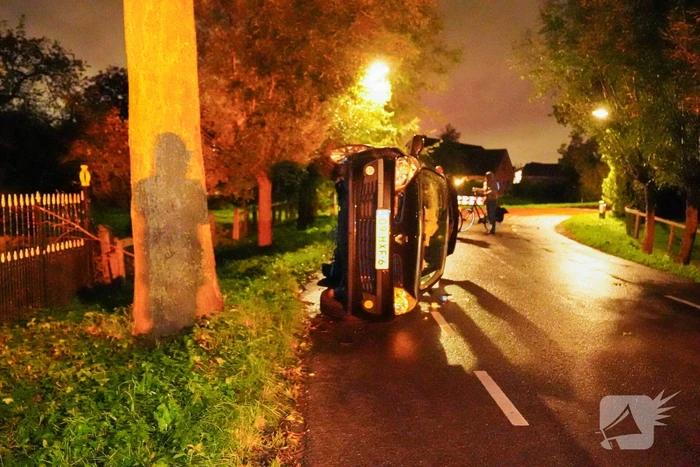 Auto belant op zijkant