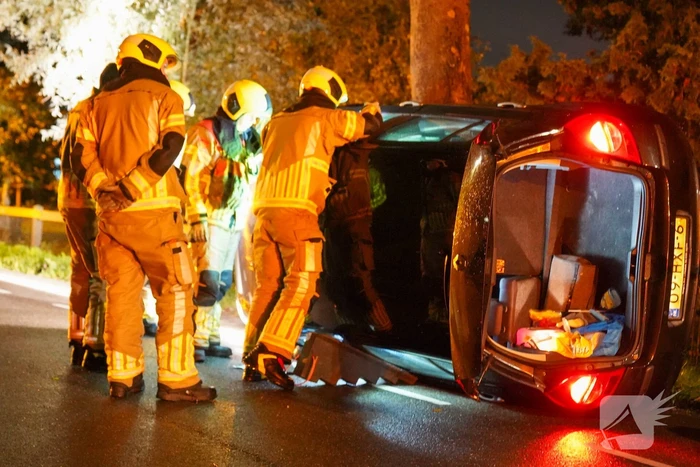 Auto belant op zijkant
