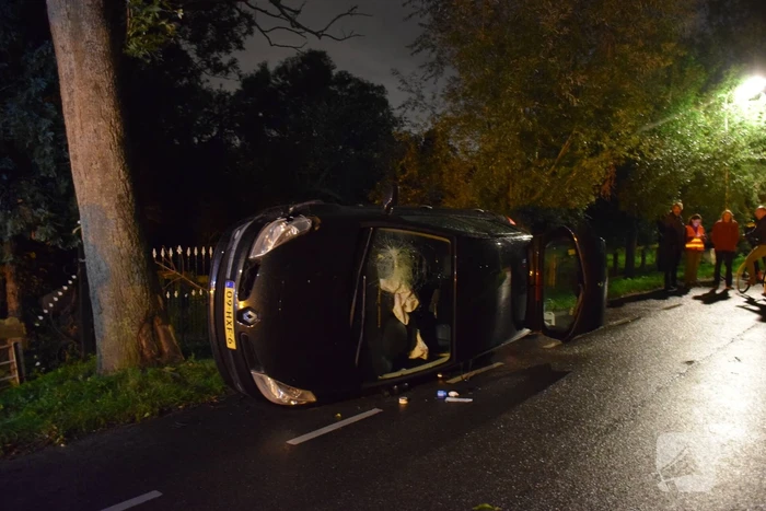 Auto belant op zijkant