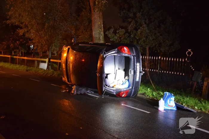 Auto belant op zijkant