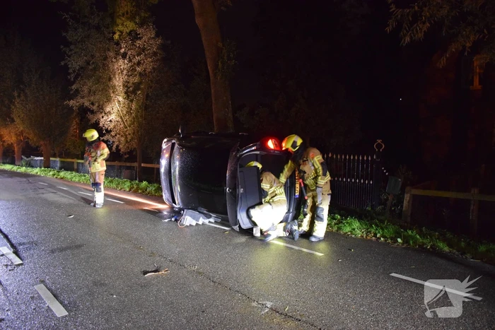 Auto belant op zijkant