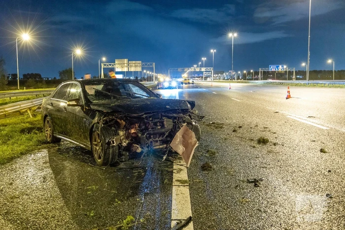 Taxi flink beschadigd bij ongeval op snelweg