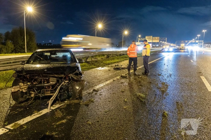 Taxi flink beschadigd bij ongeval op snelweg