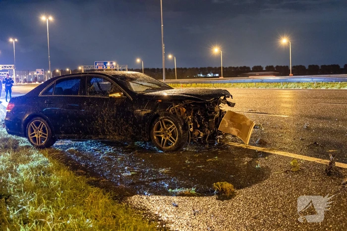 Taxi flink beschadigd bij ongeval op snelweg