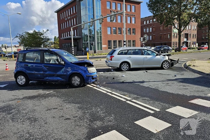 Flinke schade bij aanrijding op kruising