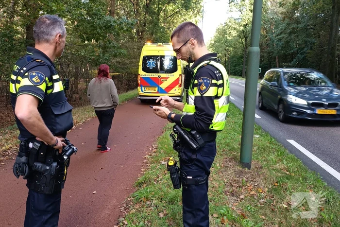 Twee fietser botsen op fietspad