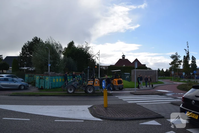 Brandweer blust brand in heftruck