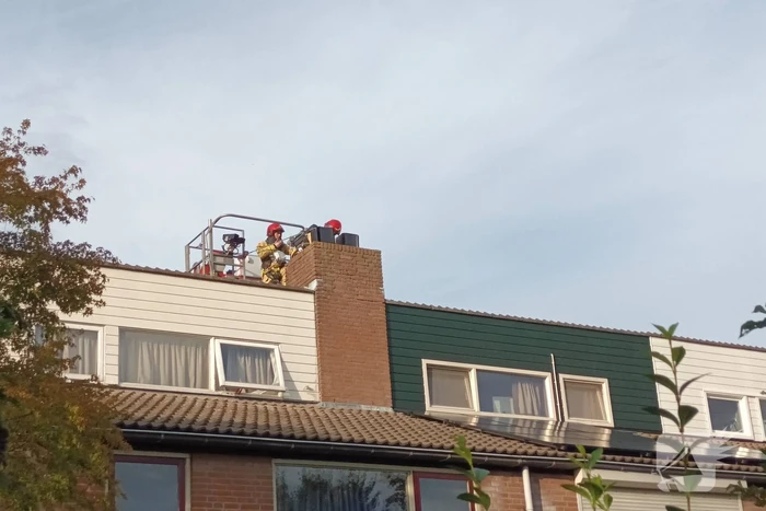 Brand in schoorsteen snel onder controle