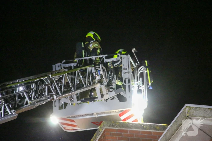 Brandweer dooft schoorsteenbrand