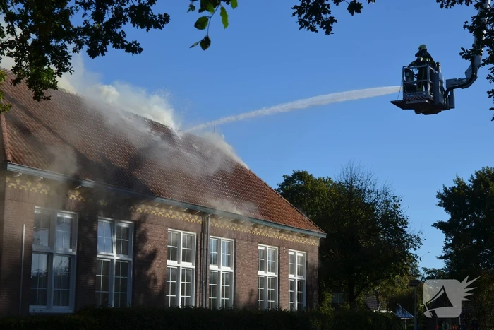 Veel rookontwikkeling bij grote brand in dorpshuis