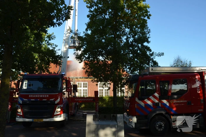 Veel rookontwikkeling bij grote brand in dorpshuis