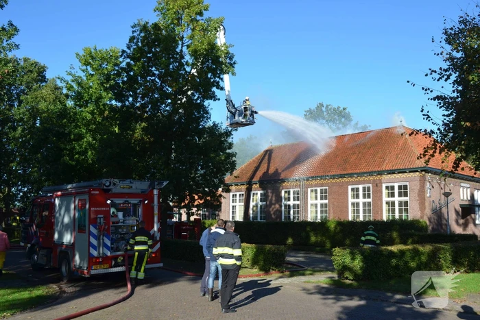 Veel rookontwikkeling bij grote brand in dorpshuis