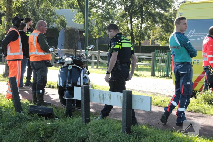 Aanrijding tussen auto en scooter