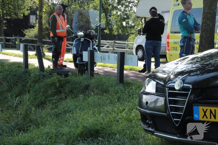 Aanrijding tussen auto en scooter