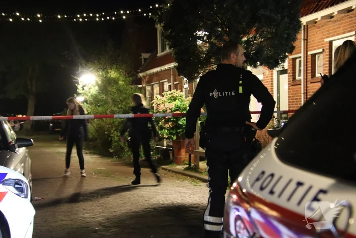 Straat afgesloten na schietpartij, gewonde naar ziekenhuis