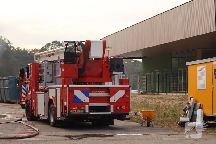 Flinke rookontwikkeling bij brand in voormalig zwembad