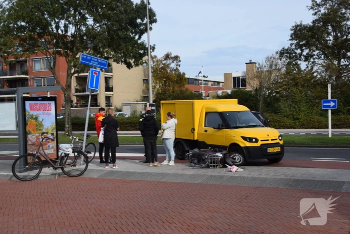 Twee gewonden nadat bezorger scooter schept