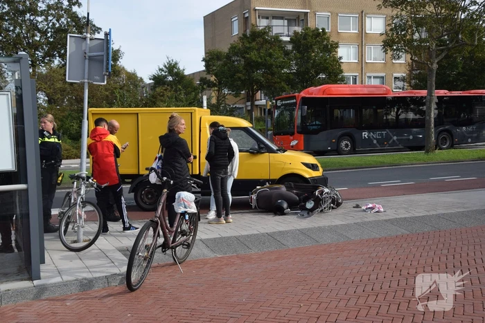 Twee gewonden nadat bezorger scooter schept