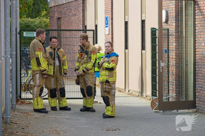 Stapelpapier vliegt in brand Yuverta college