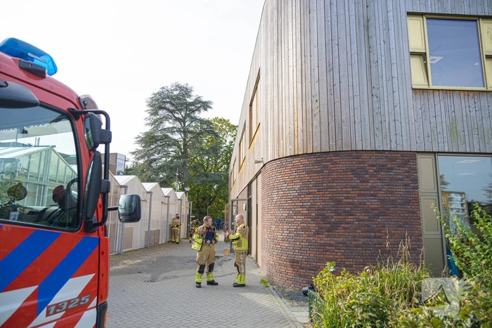 Stapelpapier vliegt in brand Yuverta college