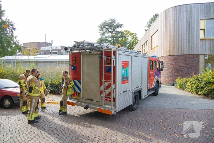 Stapelpapier vliegt in brand Yuverta college