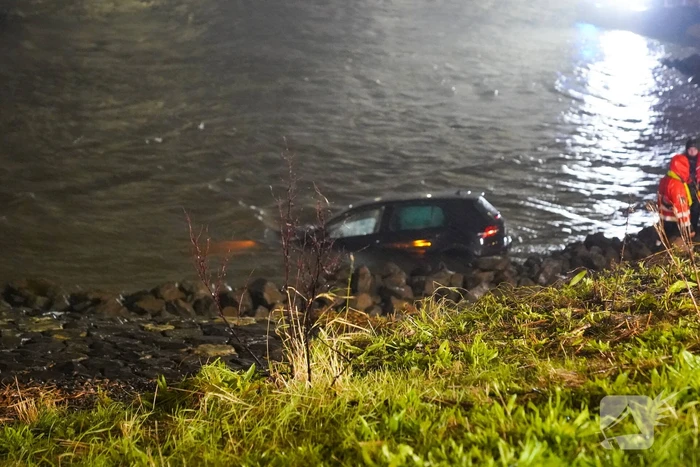 Trauma team ingezet voor Voertuig te water