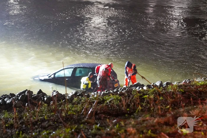 Trauma team ingezet voor Voertuig te water