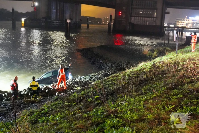 Trauma team ingezet voor Voertuig te water