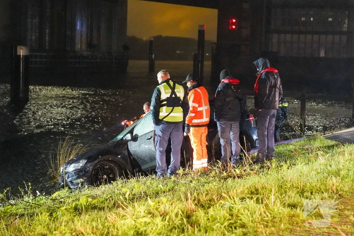 Trauma team ingezet voor Voertuig te water